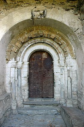 Sant Llorenç d'Isavarre - Portalada.JPG