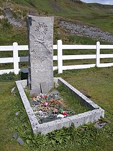 Archivo:Shackleton Grave SouthGeorgia
