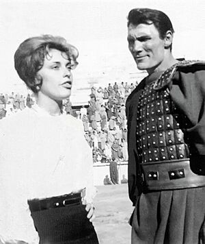 Archivo:Sharon Tate con Jack Palance en Barrabás (1961)