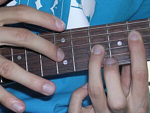 Archivo:Tapping guitar