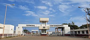 Archivo:Terminal de Contenedores del Puerto de Salina Cruz