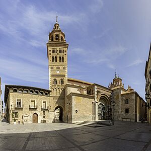 Archivo:Teruel Cathedral 2024 - South façade