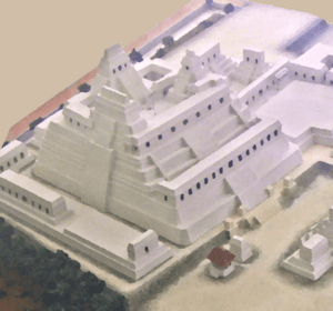 Archivo:Triadic pyramid model, Caracol