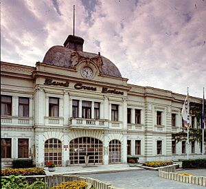 Archivo:Zastava main gate