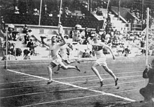 Archivo:1912 Athletics men's 400 metre final2