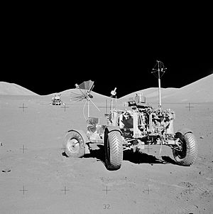 Archivo:Apollo 17 rover at final resting site