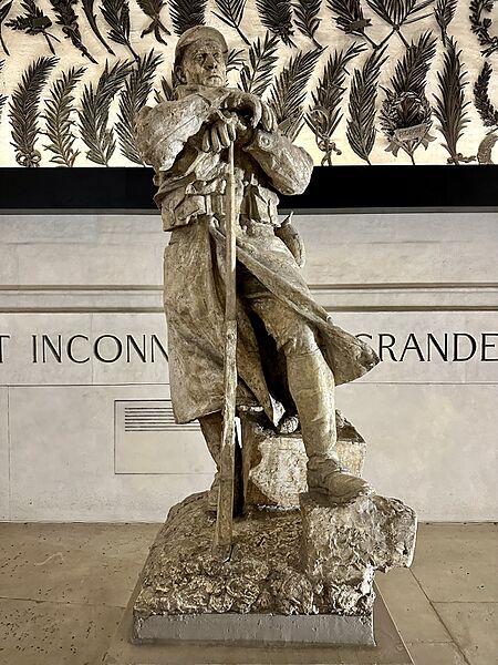 Arc de Triomphe statue