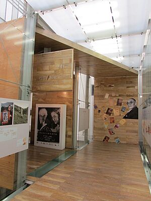 Archivo:BNCL - Galería de Cristal (Acceso Norte) - Imagen 02