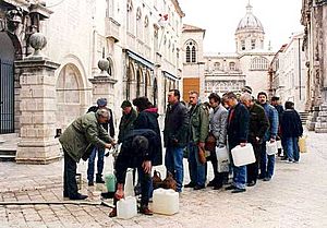 Archivo:Balkans War 1991, Dubrovnik - Flickr - Peter Denton 丕特 . 天登 (5)