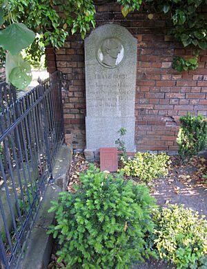 Archivo:Berlin, Kreuzberg, Bergmannstrasse, Dreifaltigkeitsfriedhof II, Grab Franz Bopp
