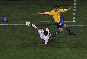 Archivo:Brazil & Chile match at World Cup 2010-06-28 5