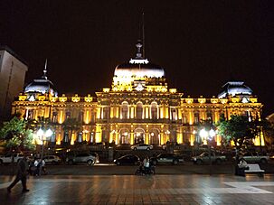 Archivo:Casa de Gobierno de noche
