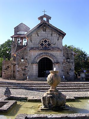 Archivo:Church at Altos de Chavón