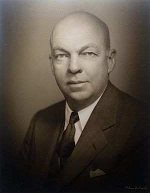 Edwin H. Armstrong portrait by Florian Bachrach, with autographed dedication to Charles R. Underhill, August 18, 1950 - New England Wireless & Steam Museum - East Greenwich, RI - DSC06641 (cropped).jpg