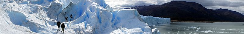 Archivo:El Calafate banner Perito Moreno Glacier