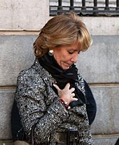 Archivo:Esperanza Aguirre en la Puerta del Sol de Madrid (marzo de 2009)