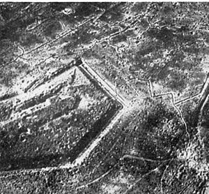 Archivo:Fort Douaumont Ende 1916