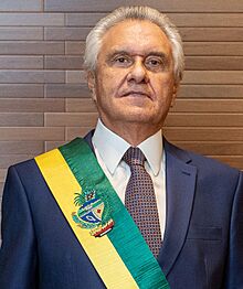 Foto oficial do governador de Goiás, Ronaldo Caiado em 2023 (ombros).jpg