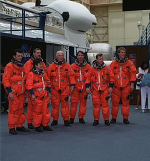 Archivo:Glenn and STS-95 Go to Space