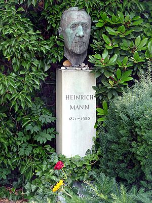 Archivo:Grave of Heinrich Mann 2012
