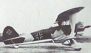 Archivo:Henschel Hs 123 on ground