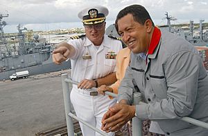 Archivo:Hugo Chávez on USS Yorktown