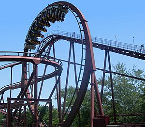 Archivo:Iron Wolf (Six Flags Great America) 01 cropped