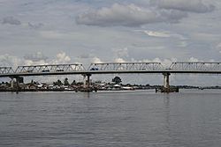 Archivo:Kapuas bridge