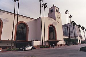 Archivo:Los Angeles Union Station, front entrance