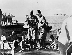 Archivo:Masaharu Homma ashore at Lingayen Gulf