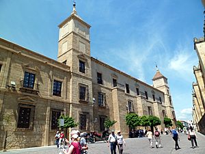 Archivo:Palacio Episcopal - Centro histórico de Córdoba 01