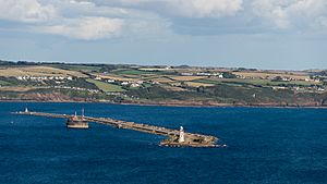 Archivo:Plymouth Breakwater from above Kingsand
