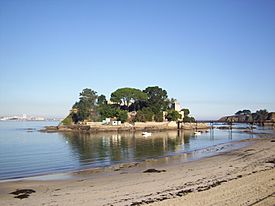 Praia de Portocovo e castelo de Santa Cruz.JPG