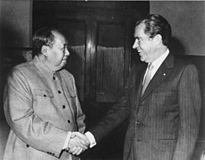 Archivo:President Richard Nixon and Mao Zedong