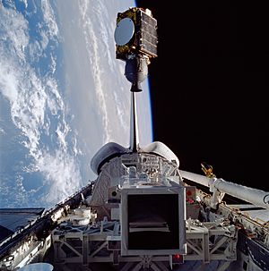 Archivo:STS-51-G Arabsat 1-B deployment