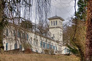 Archivo:Seeheim-Jugenheim-Heiligenberg-Schloss