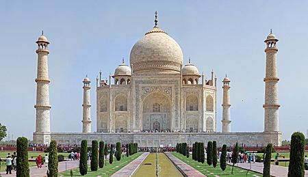 Archivo:Taj Mahal 2012