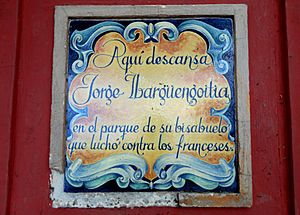 Archivo:Tumba de Jorge Ibargüengoitia en Parque Florencio Antillón, Guanajuato Capital, Guanajuato