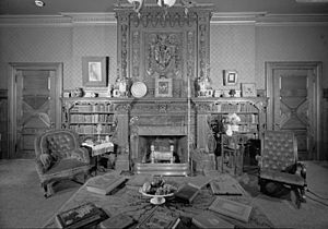 Archivo:Twain House first floor library HABS CONN,2-HARF,16-63