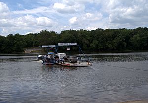 Archivo:White's Ferry on Potomac River
