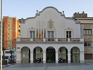Archivo:153 Ajuntament de Cerdanyola del Vallès, pl. Francesc Layret