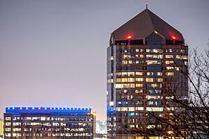 Archivo:8500 Tower, Bloomington, MN
