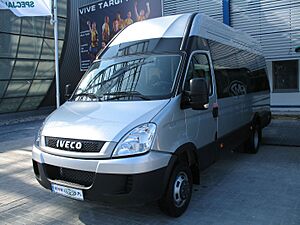 Archivo:AMZ Iveco Daily bus