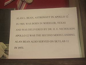 Archivo:Alan Bean museum marker IMG 6152