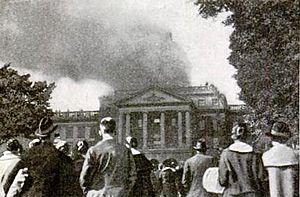 Archivo:Bascom Hall Fire 1917