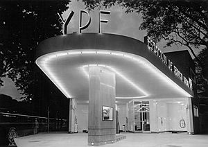 Archivo:Buenos Aires - Chacarita - Estación de servicio YPF 1951