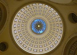 Archivo:Cúpula en el hall de entrada del Palacio de la Legislatura de la Ciudad de Buenos Aires