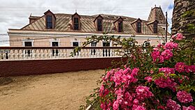 Archivo:Centro Cultural Agustín Ross, visto desde el Parque Agustín Ross - Pichilemu