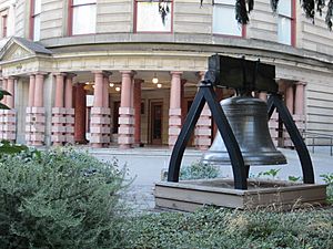 Archivo:City Hall, Portland, Oregon (2012) - 02