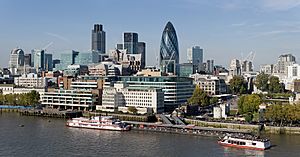 Archivo:City of London skyline from London City Hall - Oct 2008